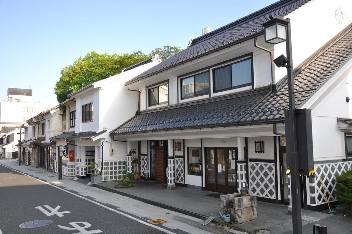 松本市「蔵の街 中町」はホテル池田屋の裏にあります